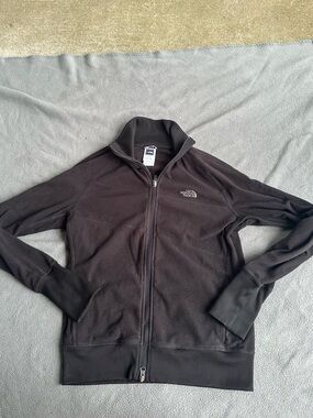 The North Face Woman’s Fleece Black Lightweight Full-Zip Jacket